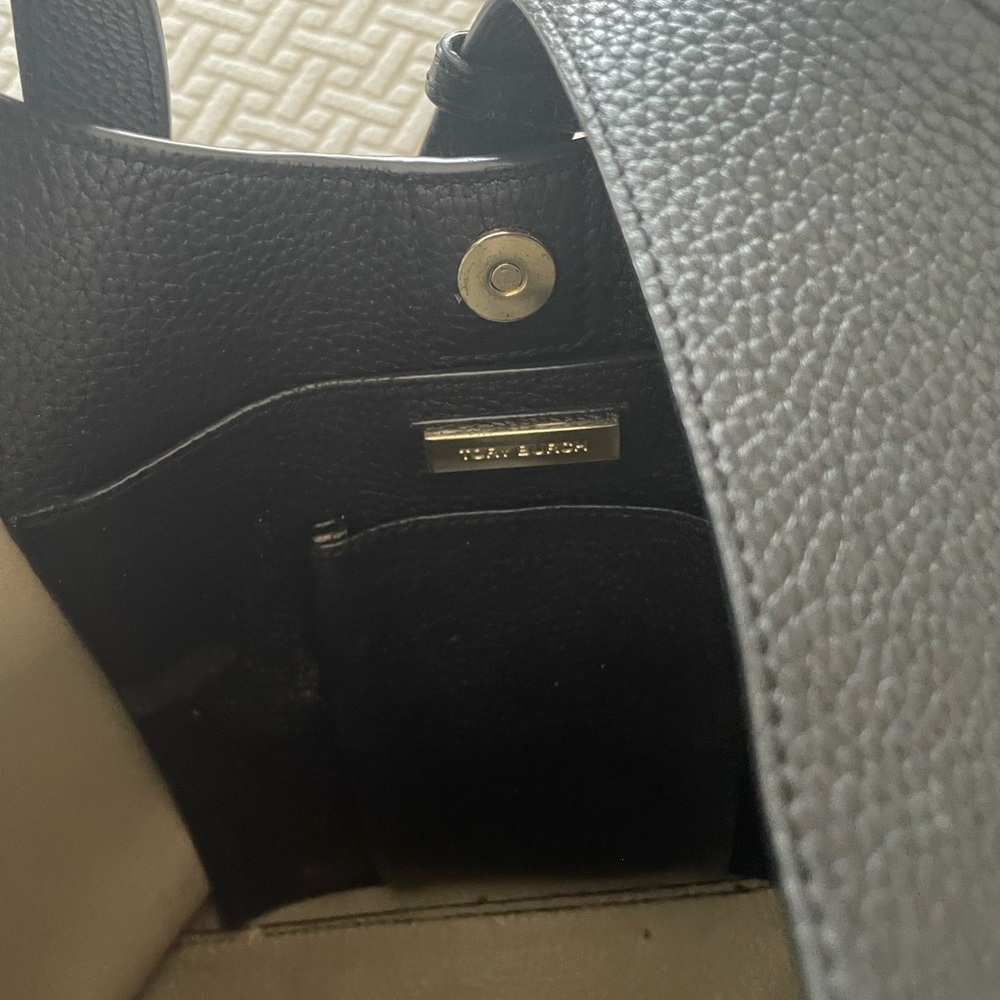 Tory Burch bucket should bag, medium size, good condition. - Picture 4 of 4